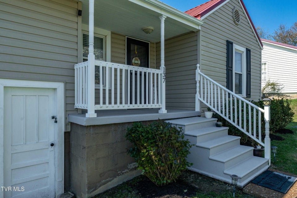 Photo #7: 137 Mary Street