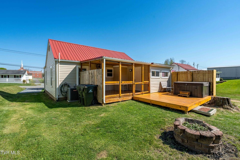 Photo #10: 137 Mary Street