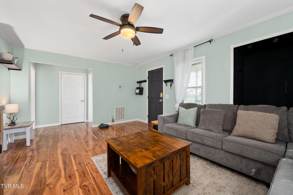 Photo #25: 137 Mary Street