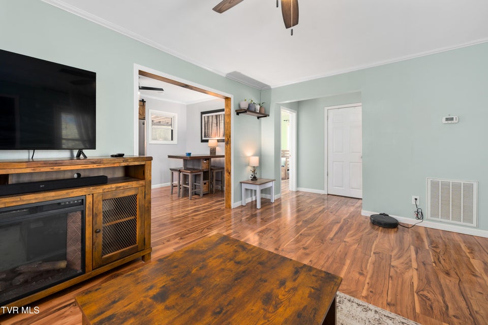 Photo #26: 137 Mary Street