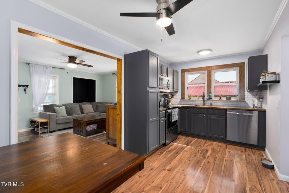 Photo #29: 137 Mary Street