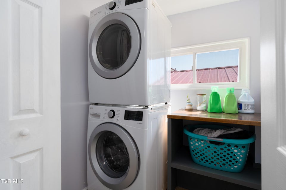 Photo #35: 137 Mary Street