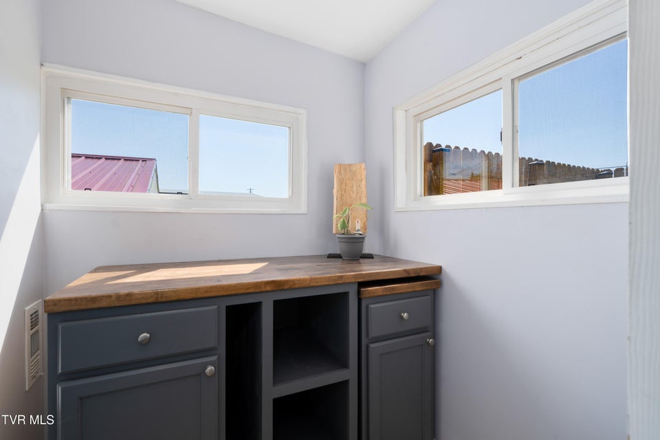 Photo #36: 137 Mary Street