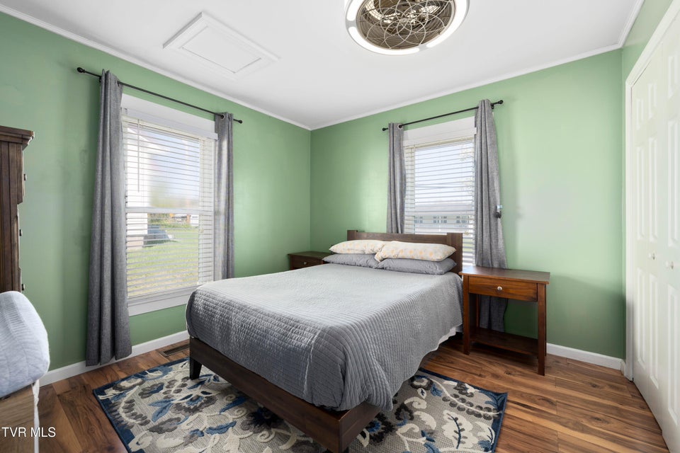 Photo #40: 137 Mary Street