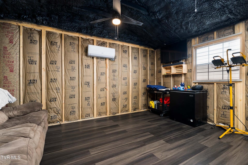 Photo #48: 137 Mary Street