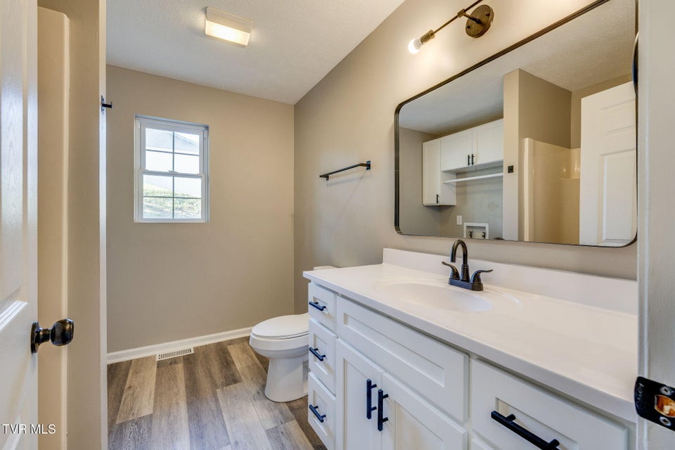 Photo #10: 600 Roan Street