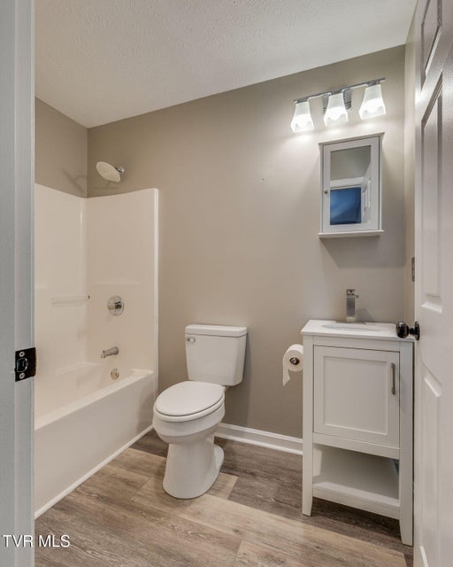 Photo #15: 600 Roan Street