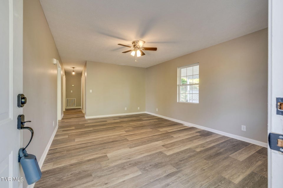 Photo #4: 600 Roan Street