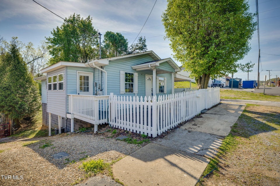 Photo #2: 600 Roan Street