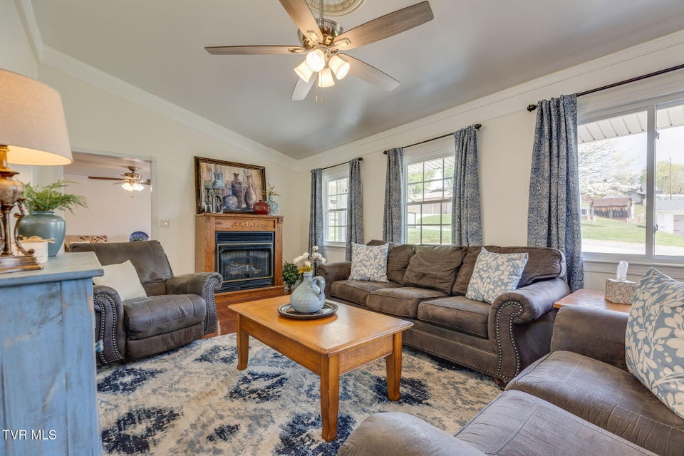 Photo #6: 1610 Lasalle Street