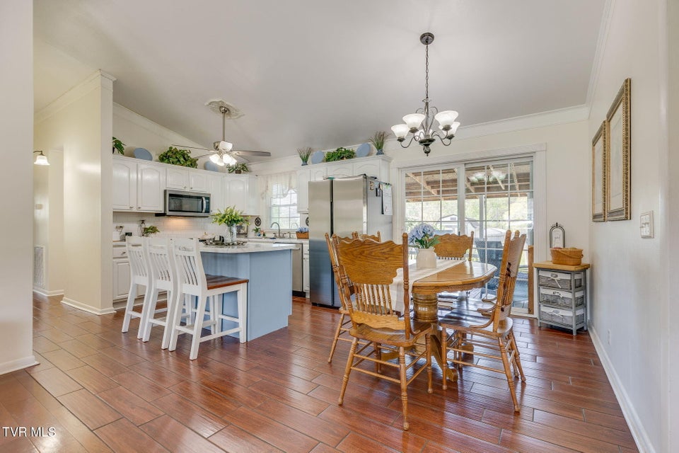 Photo #8: 1610 Lasalle Street