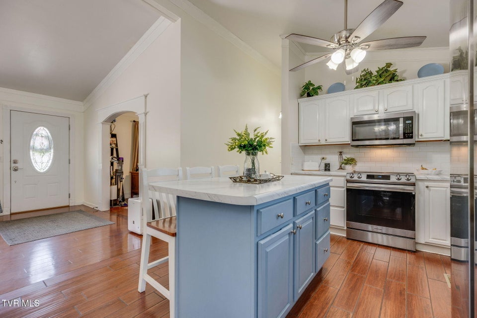 Photo #11: 1610 Lasalle Street