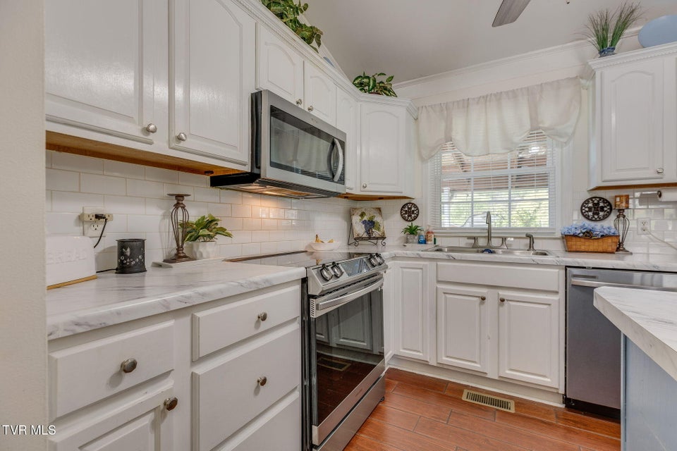 Photo #12: 1610 Lasalle Street