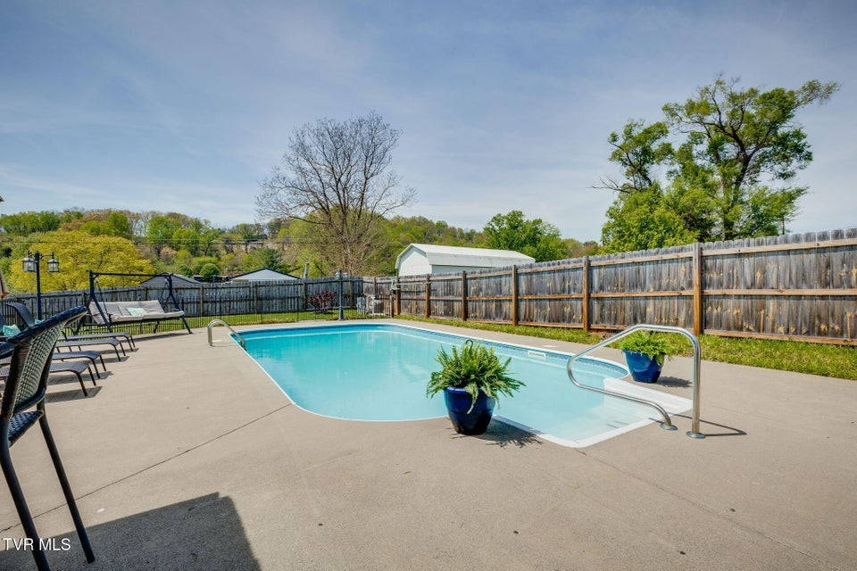 Photo #34: 1610 Lasalle Street