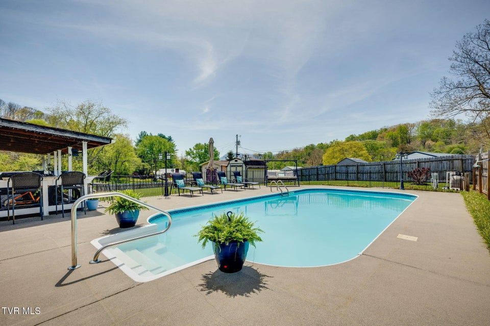 Photo #35: 1610 Lasalle Street