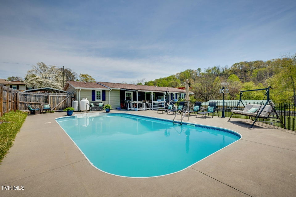 Photo #36: 1610 Lasalle Street