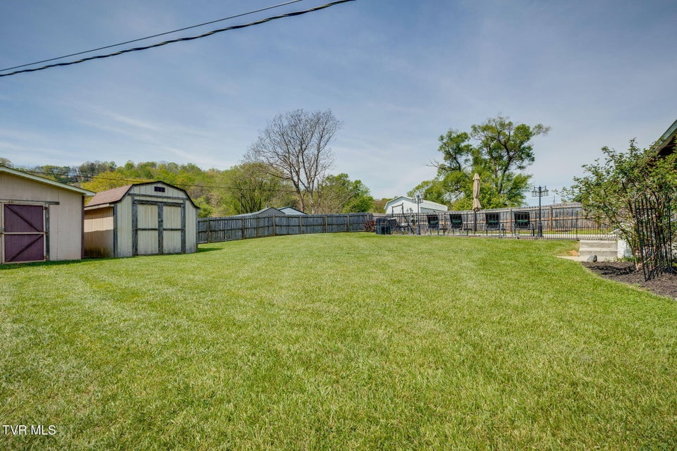 Photo #39: 1610 Lasalle Street