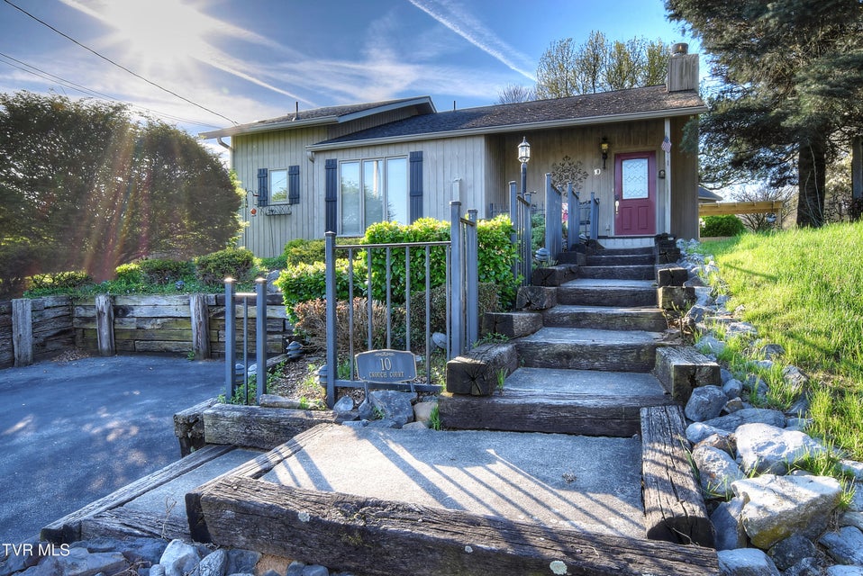 Photo #2: 10 Crouch Court