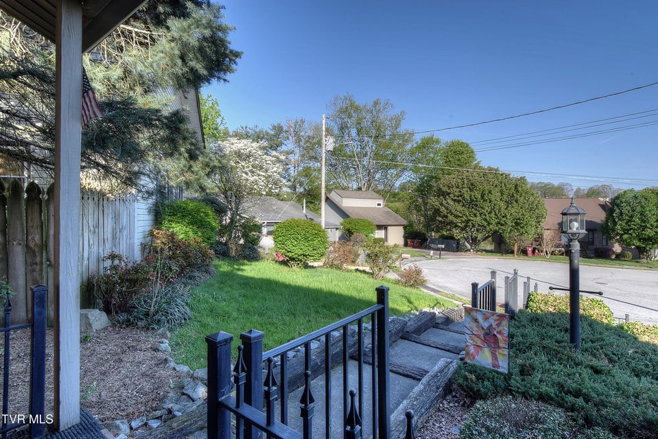 Photo #3: 10 Crouch Court