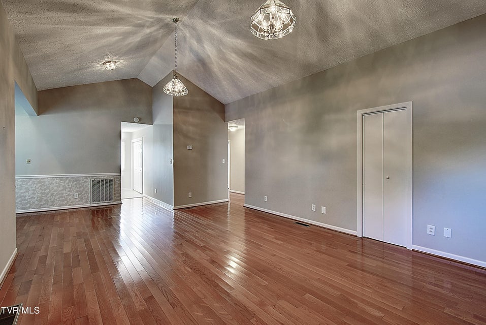 Photo #5: 10 Crouch Court