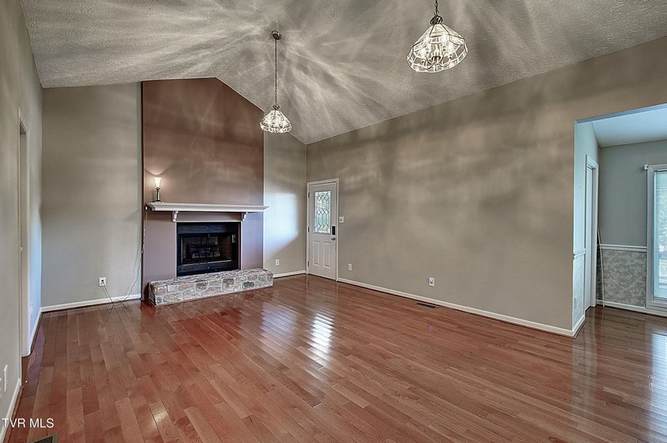 Photo #6: 10 Crouch Court