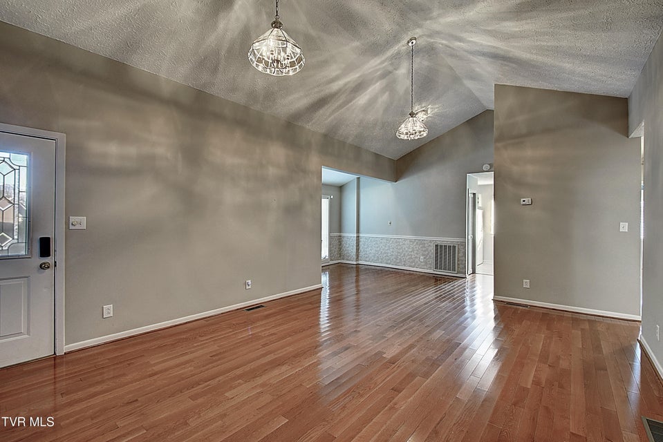 Photo #7: 10 Crouch Court