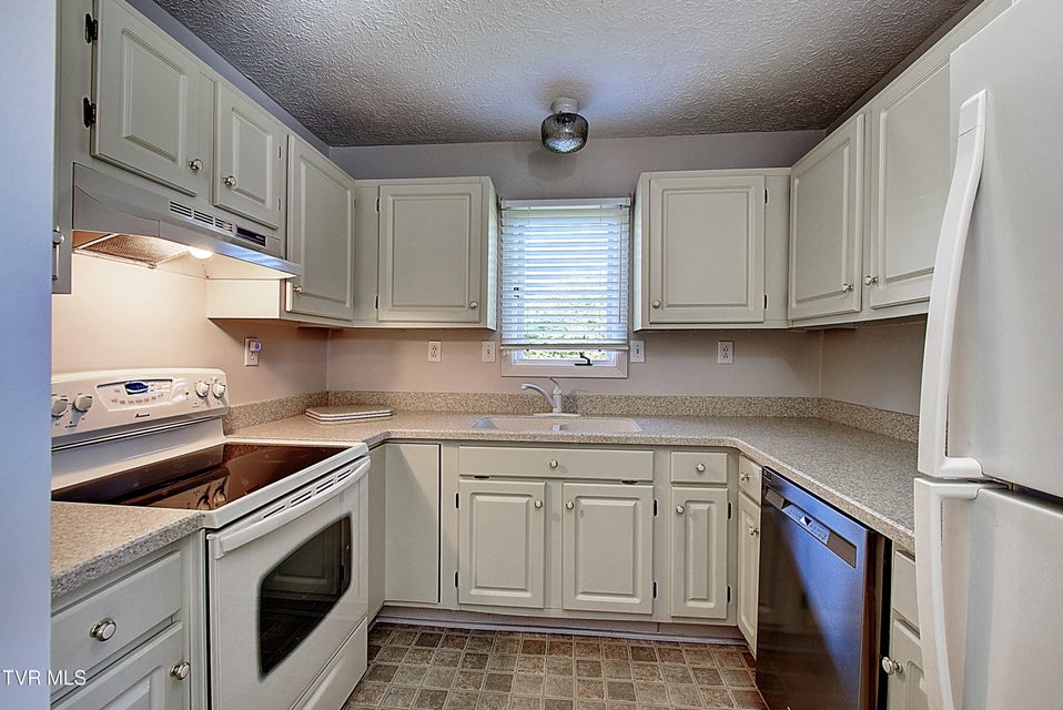 Photo #10: 10 Crouch Court