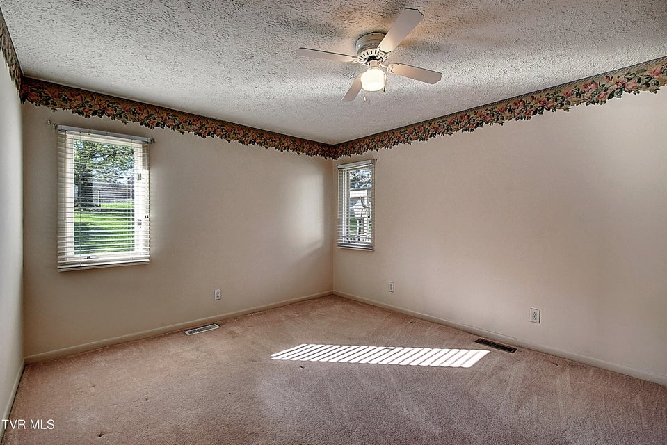 Photo #14: 10 Crouch Court