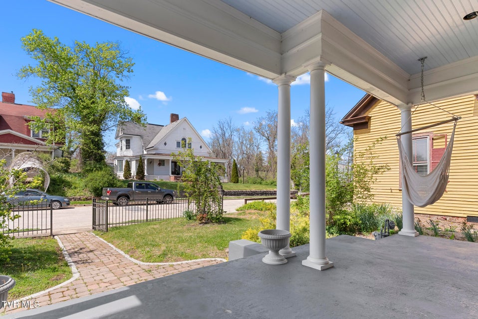 Photo #3: 237 Solar Street