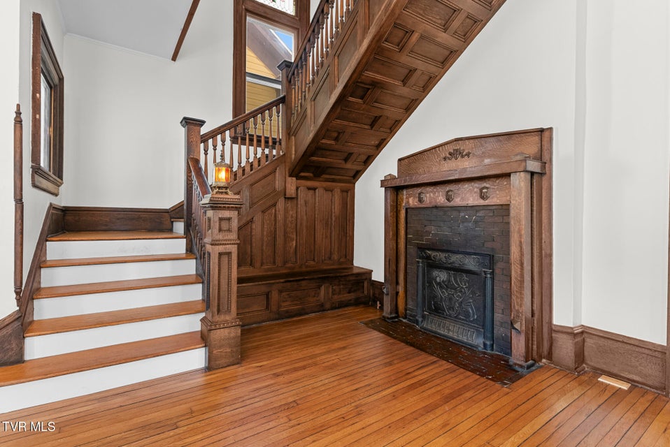 Photo #5: 237 Solar Street