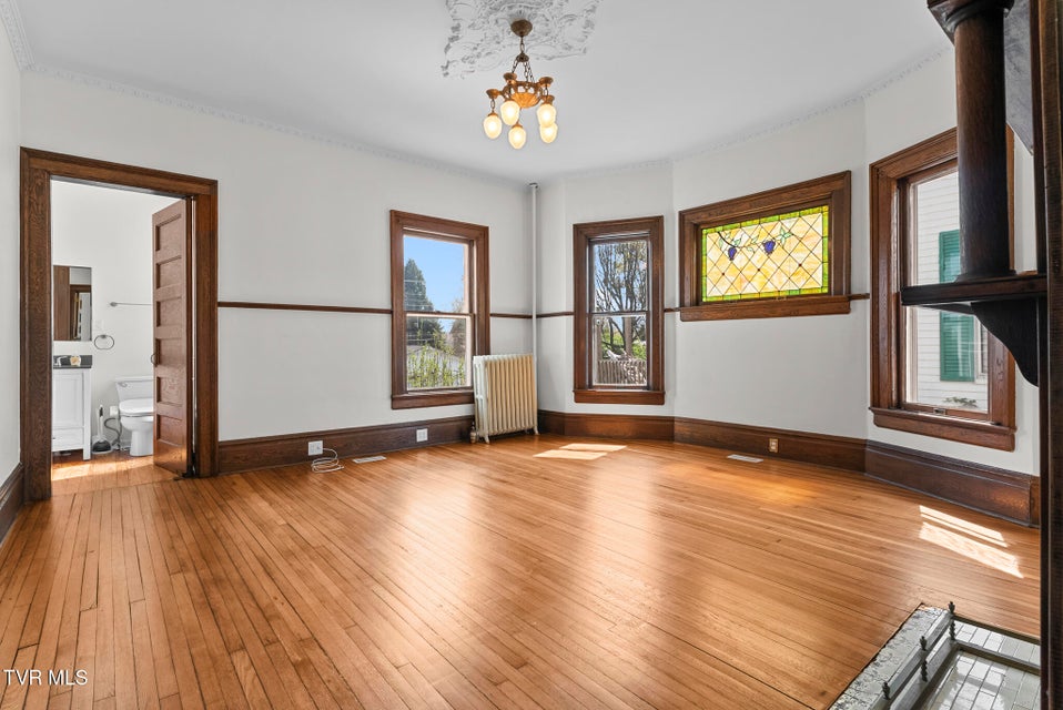 Photo #9: 237 Solar Street