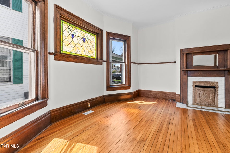 Photo #10: 237 Solar Street