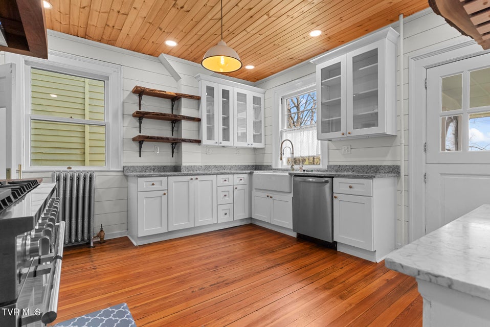 Photo #13: 237 Solar Street