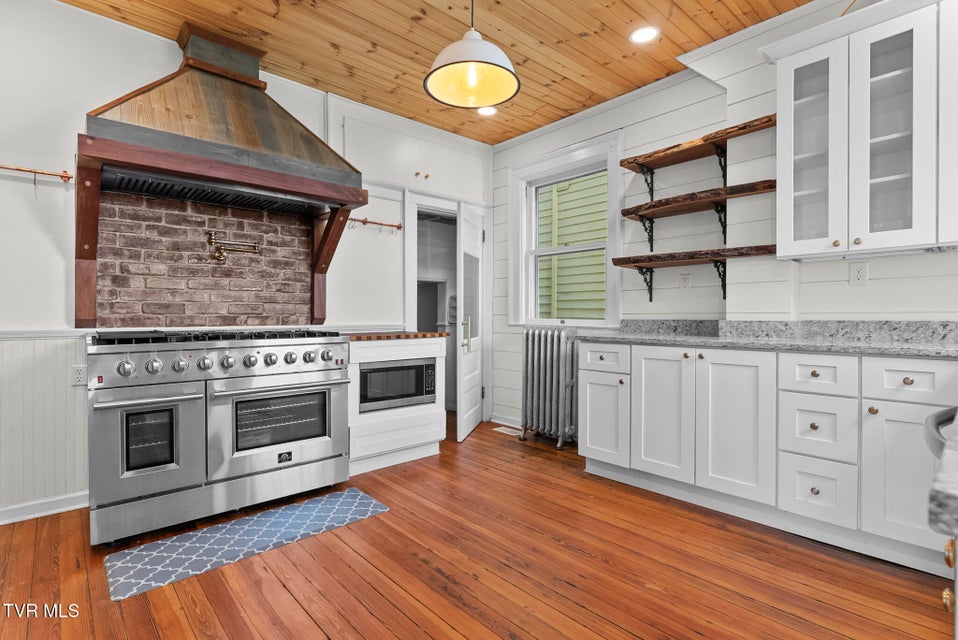 Photo #14: 237 Solar Street