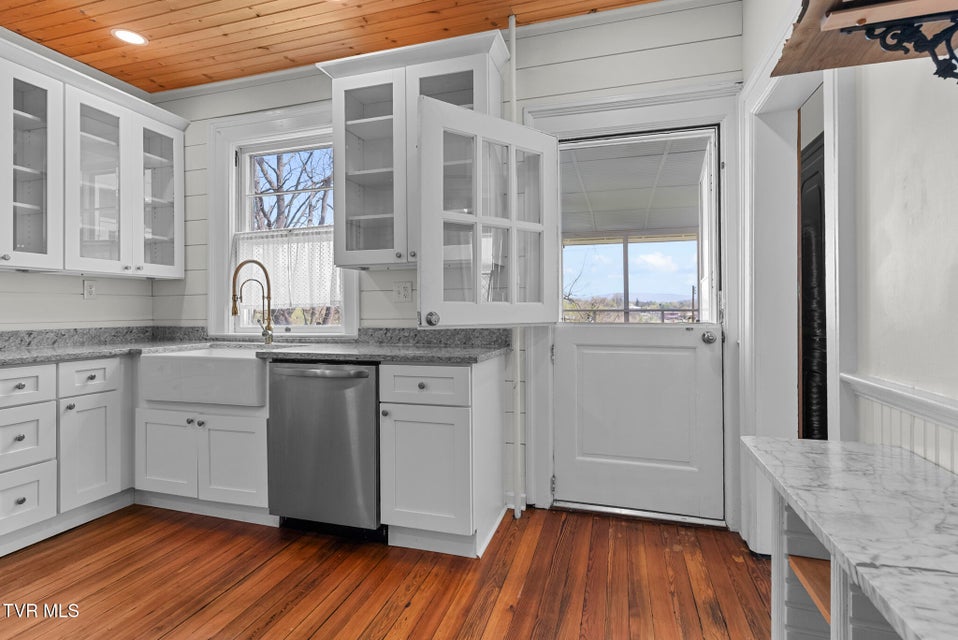 Photo #16: 237 Solar Street