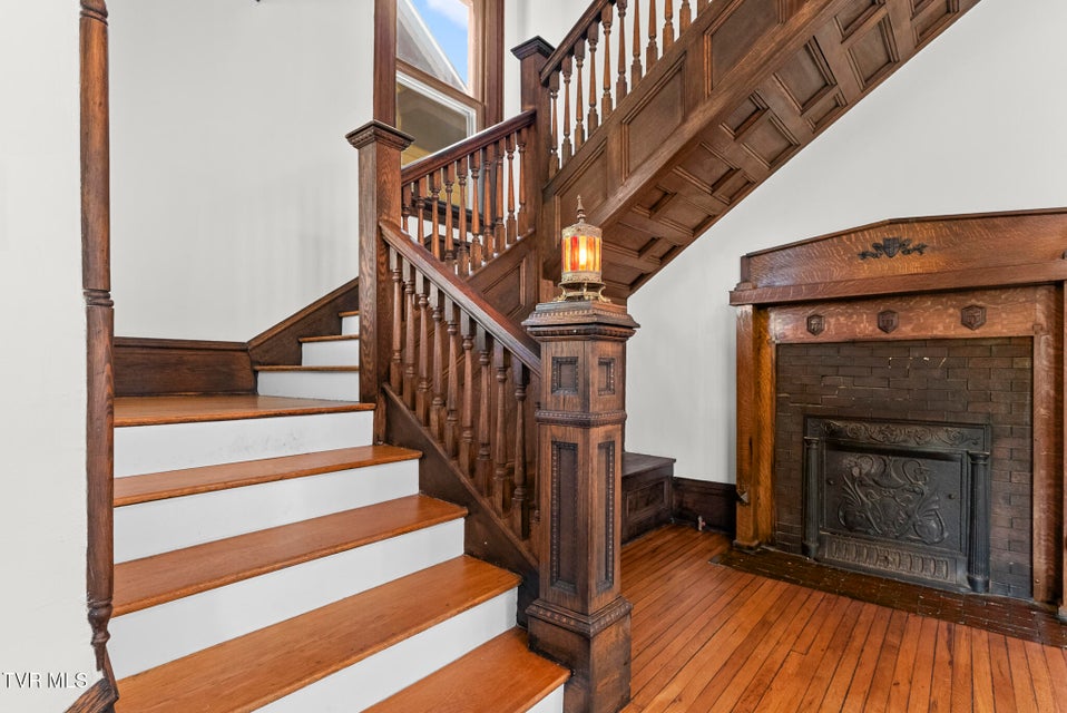 Photo #19: 237 Solar Street