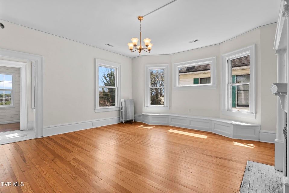 Photo #24: 237 Solar Street