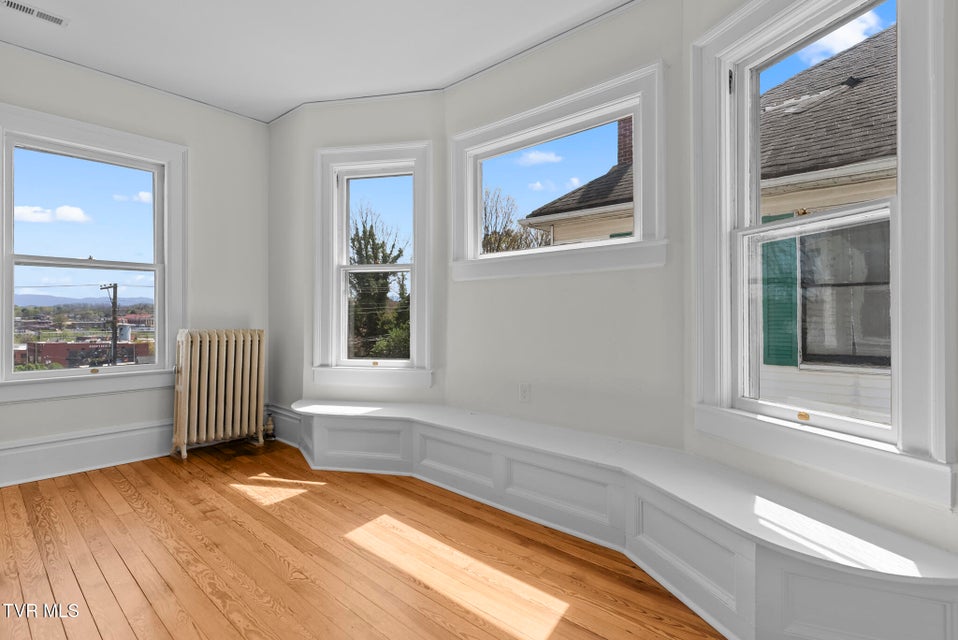 Photo #26: 237 Solar Street