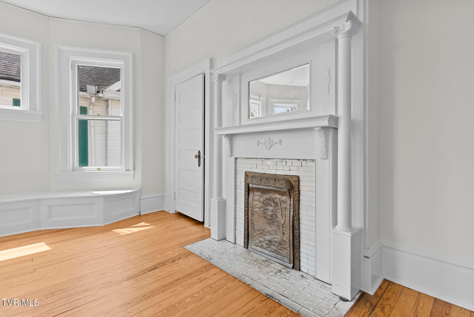 Photo #29: 237 Solar Street