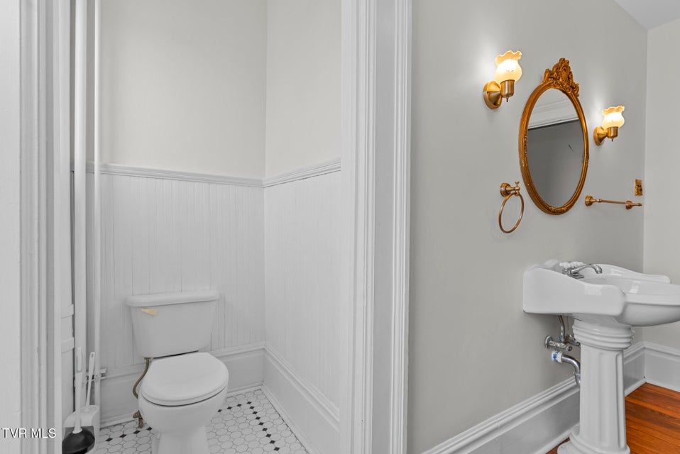 Photo #33: 237 Solar Street