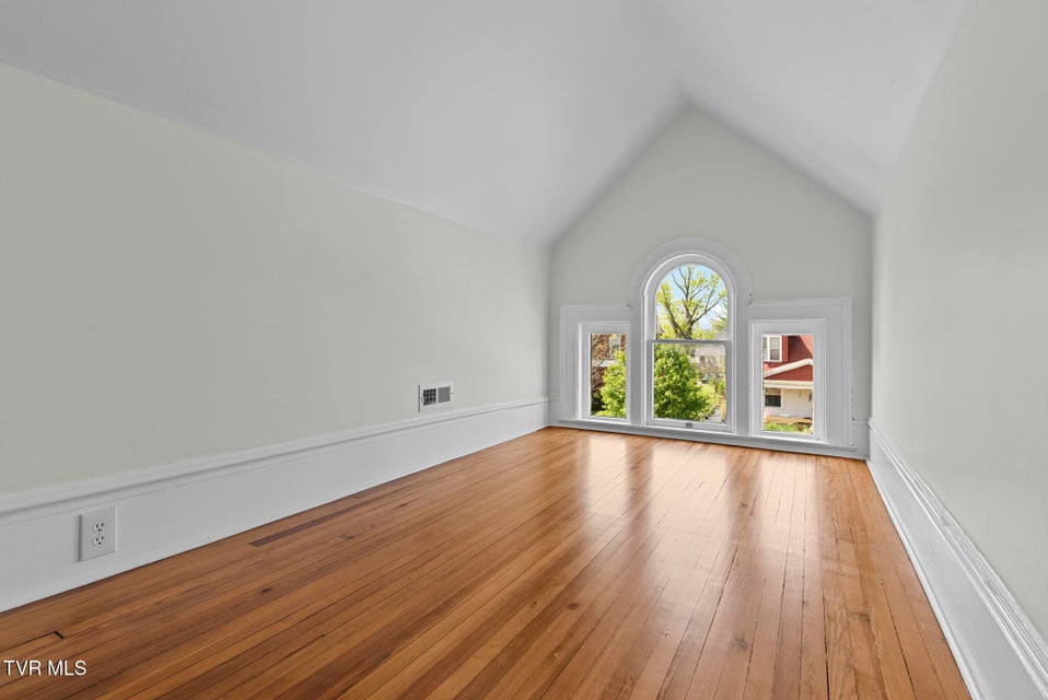 Photo #36: 237 Solar Street