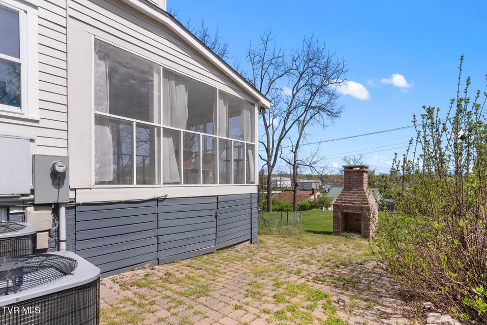 Photo #43: 237 Solar Street