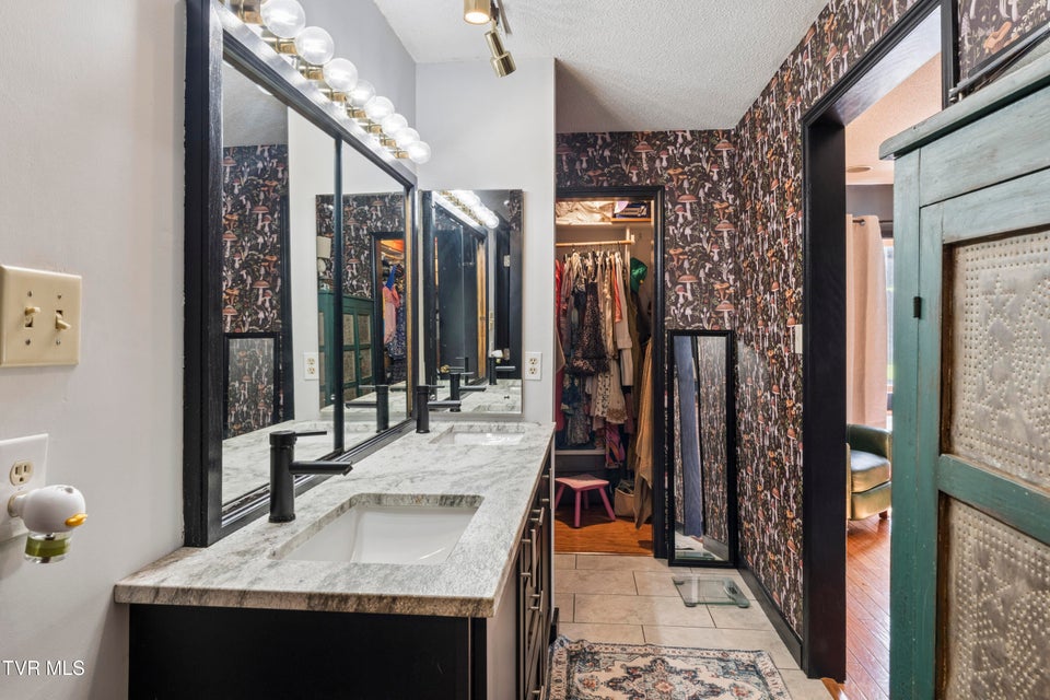 Photo #40: 1823 Woodhaven Drive