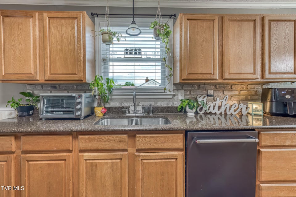 Photo #16: 1605 Blackmore Street