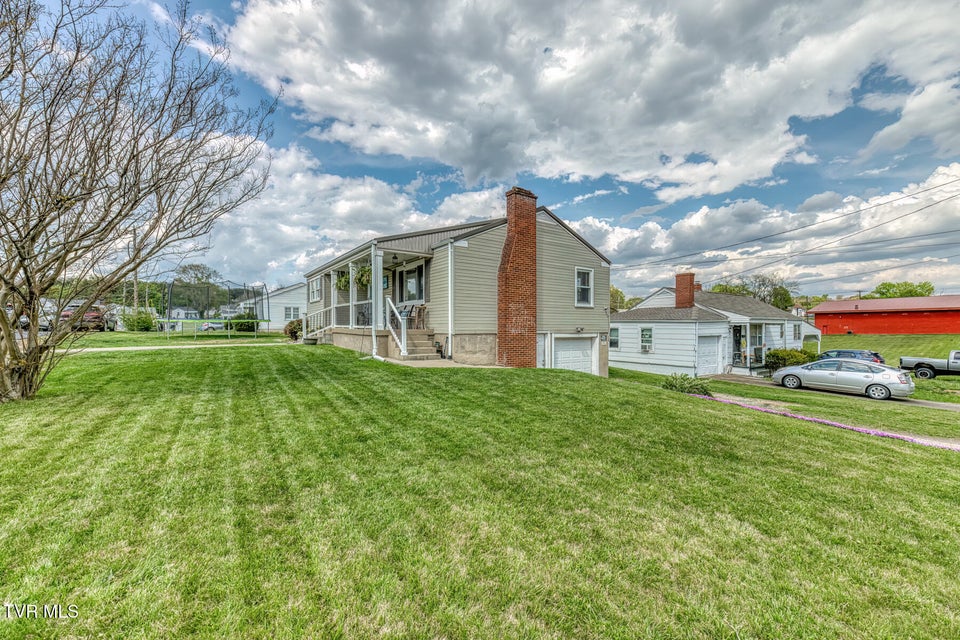 Photo #39: 1605 Blackmore Street