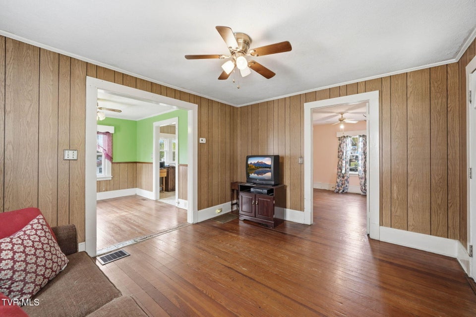 Photo #7: 731 Beechwood Drive