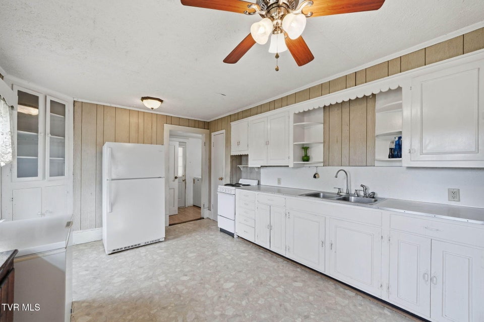 Photo #11: 731 Beechwood Drive