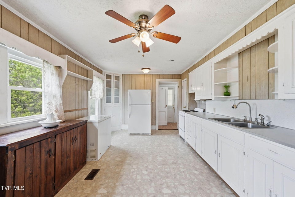 Photo #12: 731 Beechwood Drive