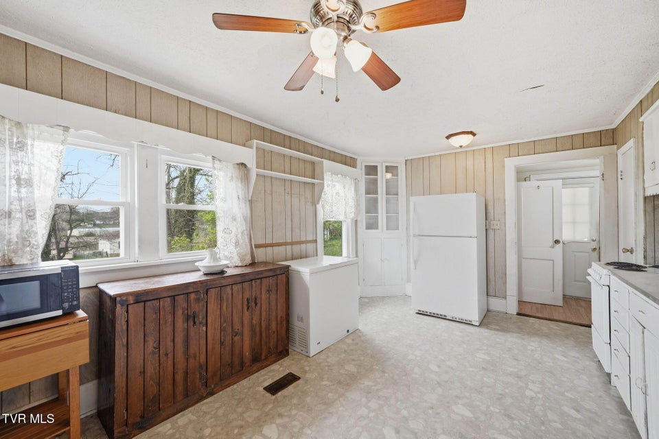 Photo #13: 731 Beechwood Drive