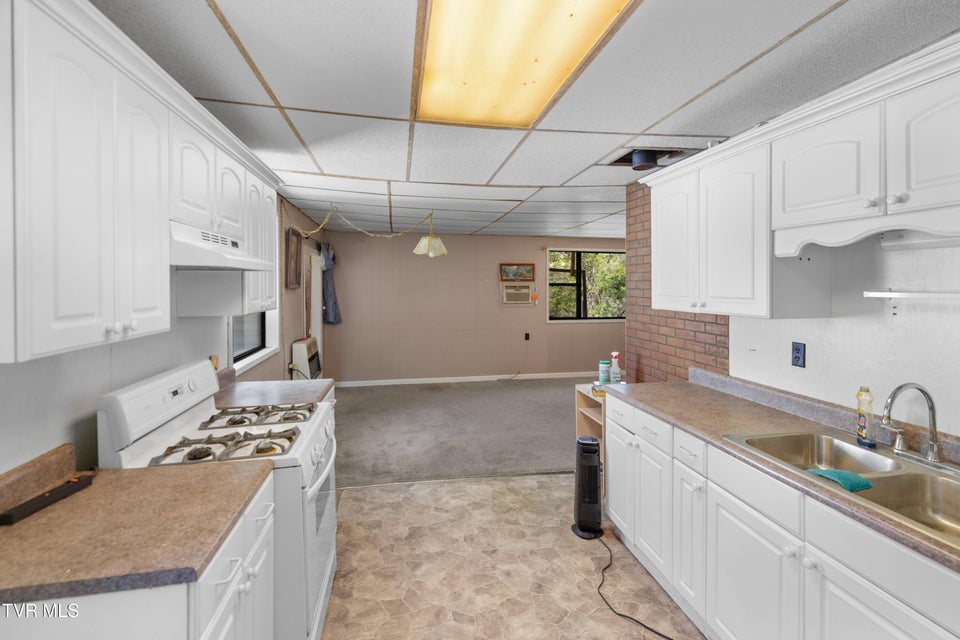 Photo #38: 158 Dalson Road